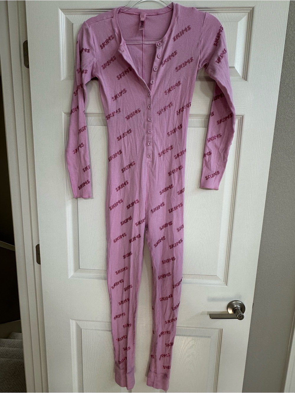 SKIMS Pink Rhinestone Logo Onesie Pajamas – Size Small 💗✨ - Picture 4 of 6